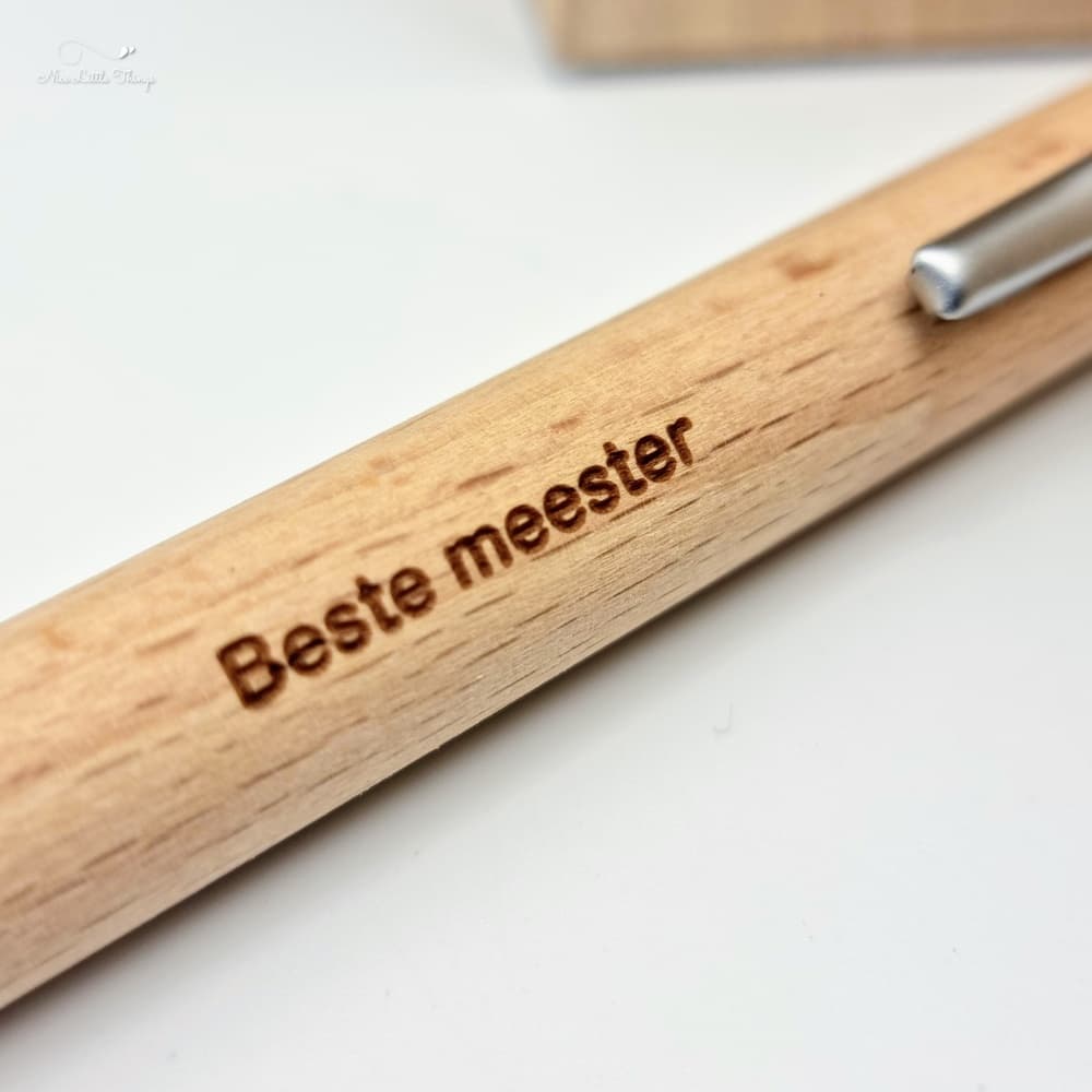Gravierter Holzstift