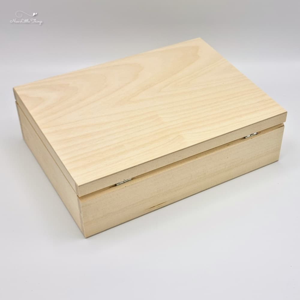 Holzkiste mit Deckel