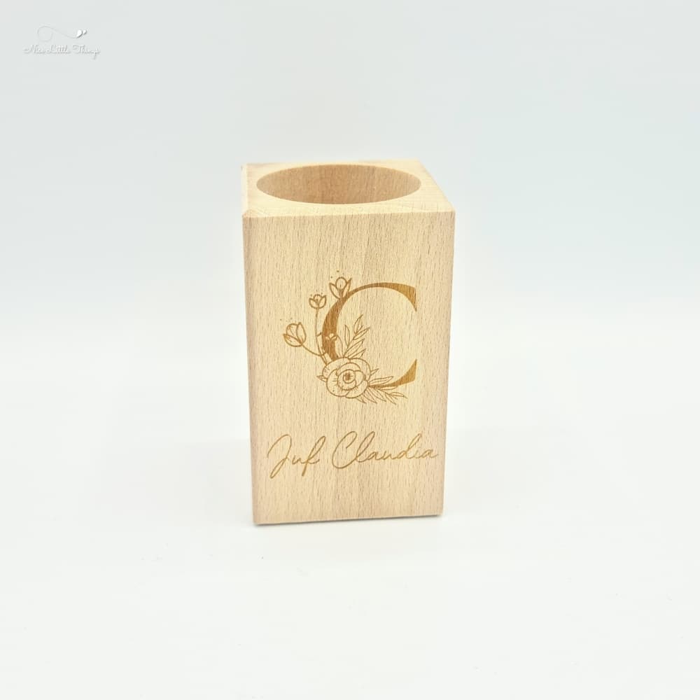 Personalisierter Stiftehalter mit Blumen